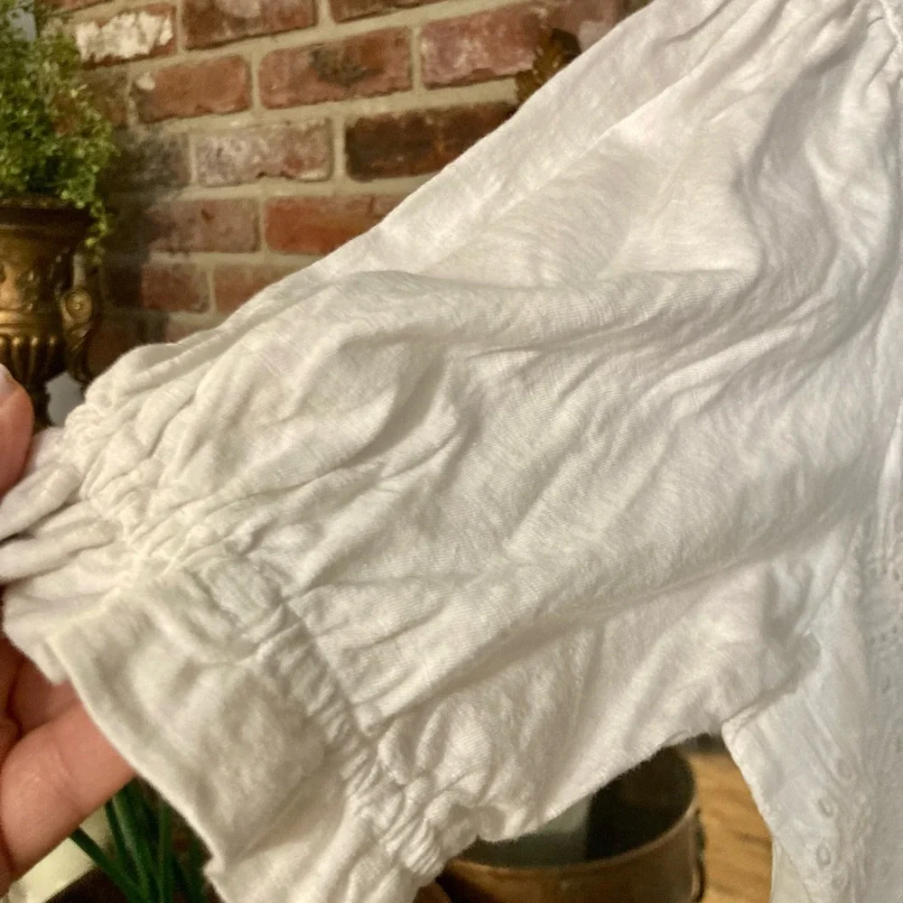 Anthropologie | Porridge Zulu White Eyelet Button-Front Tie-Hem Blouse EUC Sz S